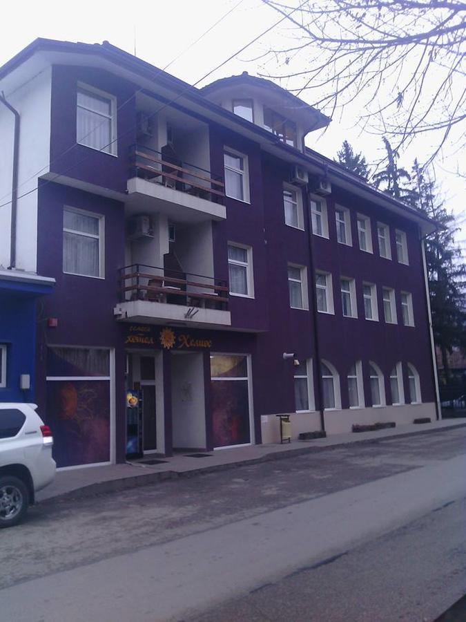 Family Hotel Helios Sevlievo Exterior foto